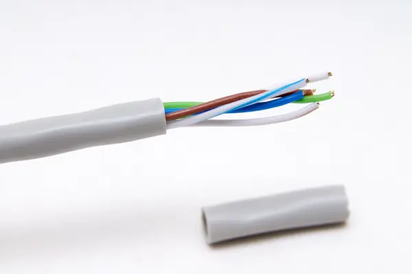 estos cables servir&aacute;n para el transporte de 12V DC